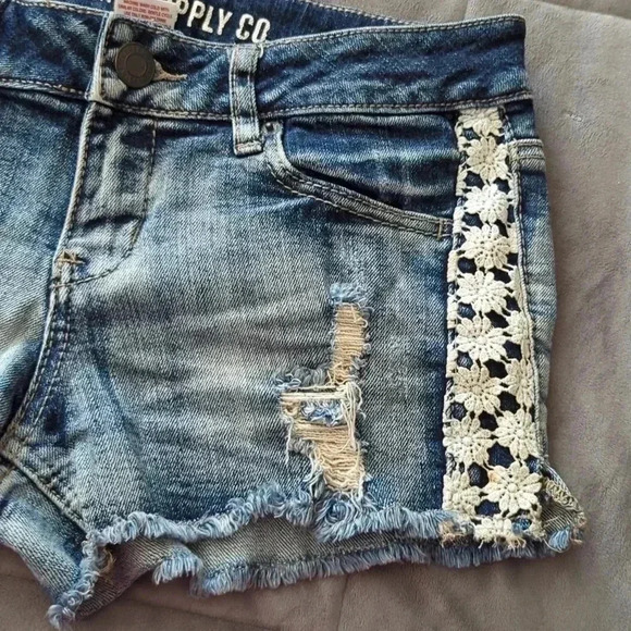 Mossimo Supply CO. Low rise shorts - Picture 9 of 9